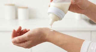 chó con uống sữa